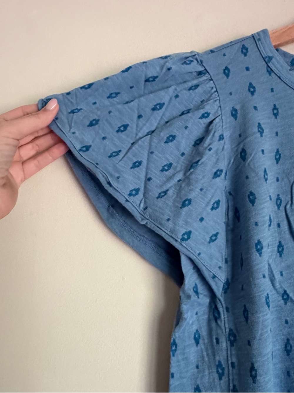 Sonoma Light Blue Short Sleeve Top with Subtle Teal Motif - Picture 4 of 8